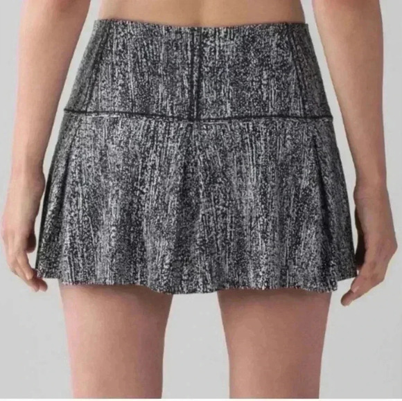 Lululemon Lost in Pace Skirt with shorts Sz 6T - Picture 3 of 9
